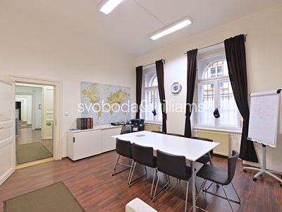 Pronájem kanceláře 228 m²