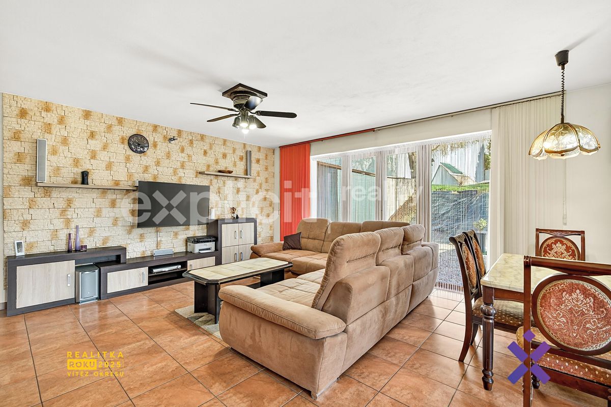 Prodej rodinného domu 239 m², pozemek 812 m² – fotografie 3