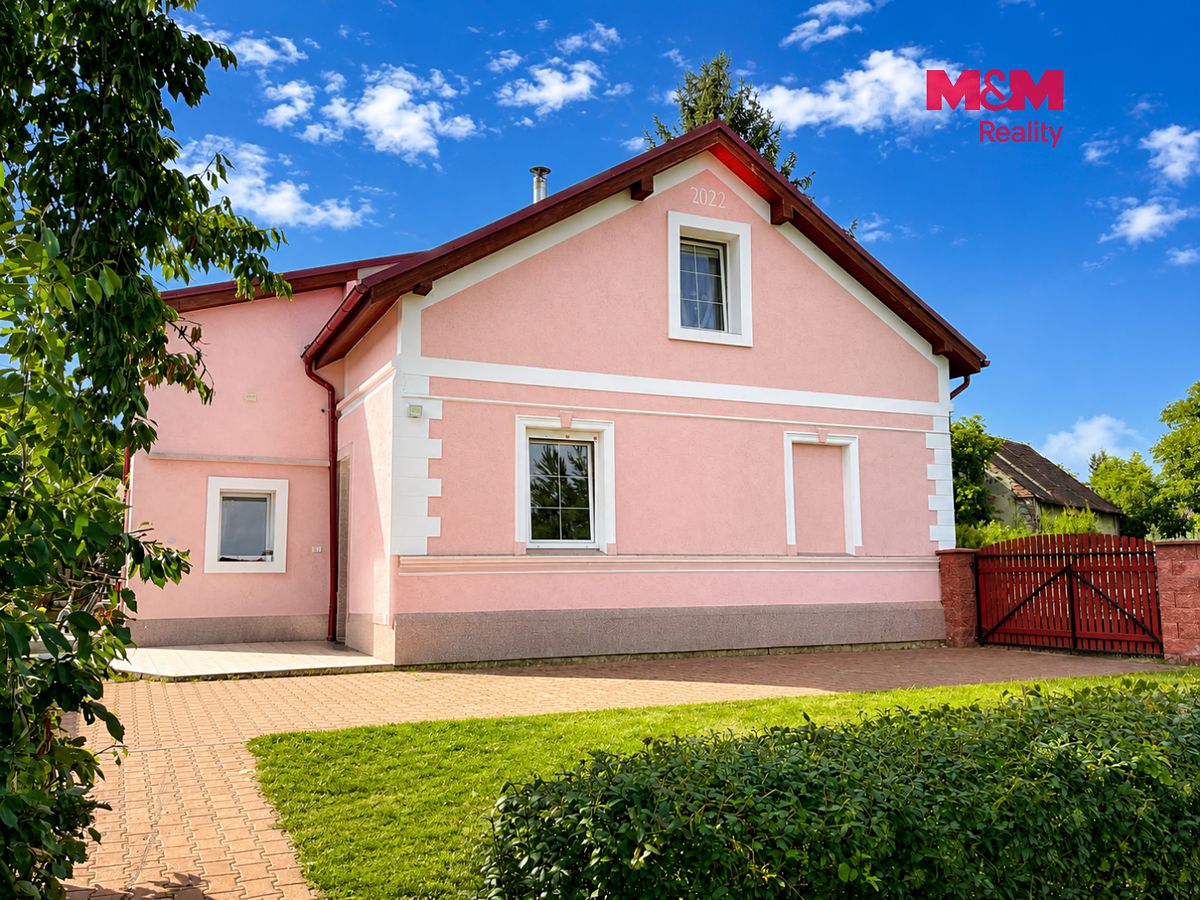 Prodej rodinného domu 216 m², pozemek 1900 m² – fotografie 2