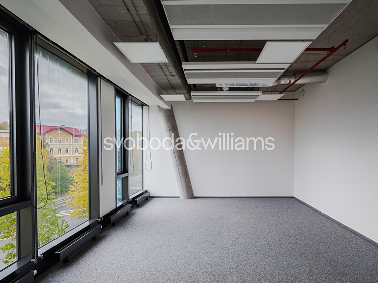 Pronájem komerčního prostoru, 1 298 m² (2 z 17)