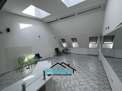 Pronájem bytu 1+kk 38 m²