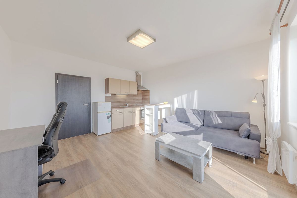 Pronájem bytu 1+kk 28 m² – fotografie 2