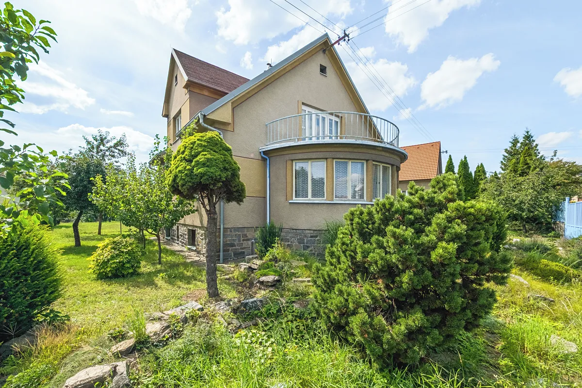 Prodej rodinného domu 231 m², pozemek 911 m²