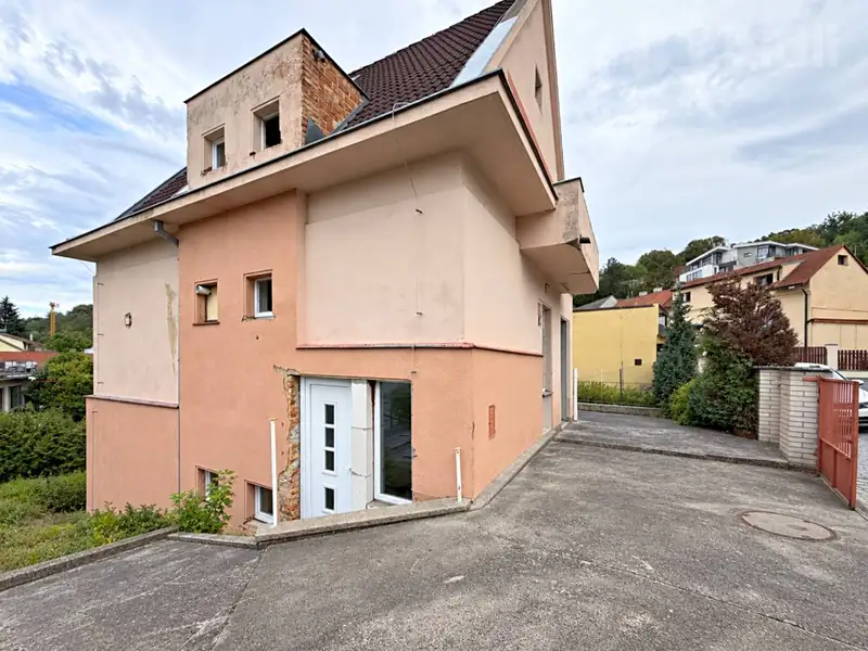 Prodej rodinného domu 260 m², pozemek 566 m², Praha – náhled fotky 3