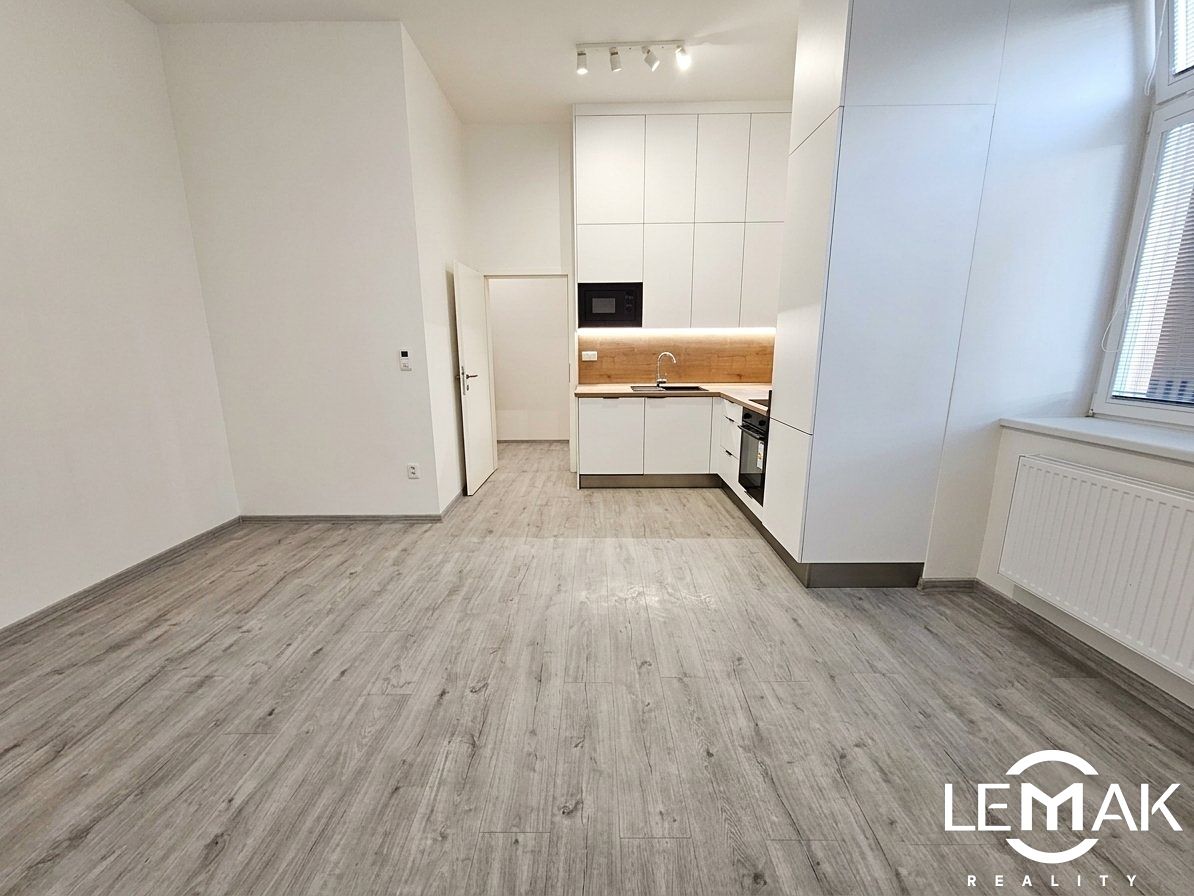Pronájem bytu 2+kk 66 m² – fotografie 2