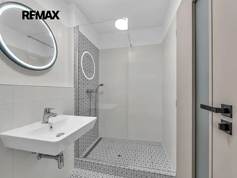 Pronájem bytu 1+kk 25 m², Milovice – náhled fotky 2