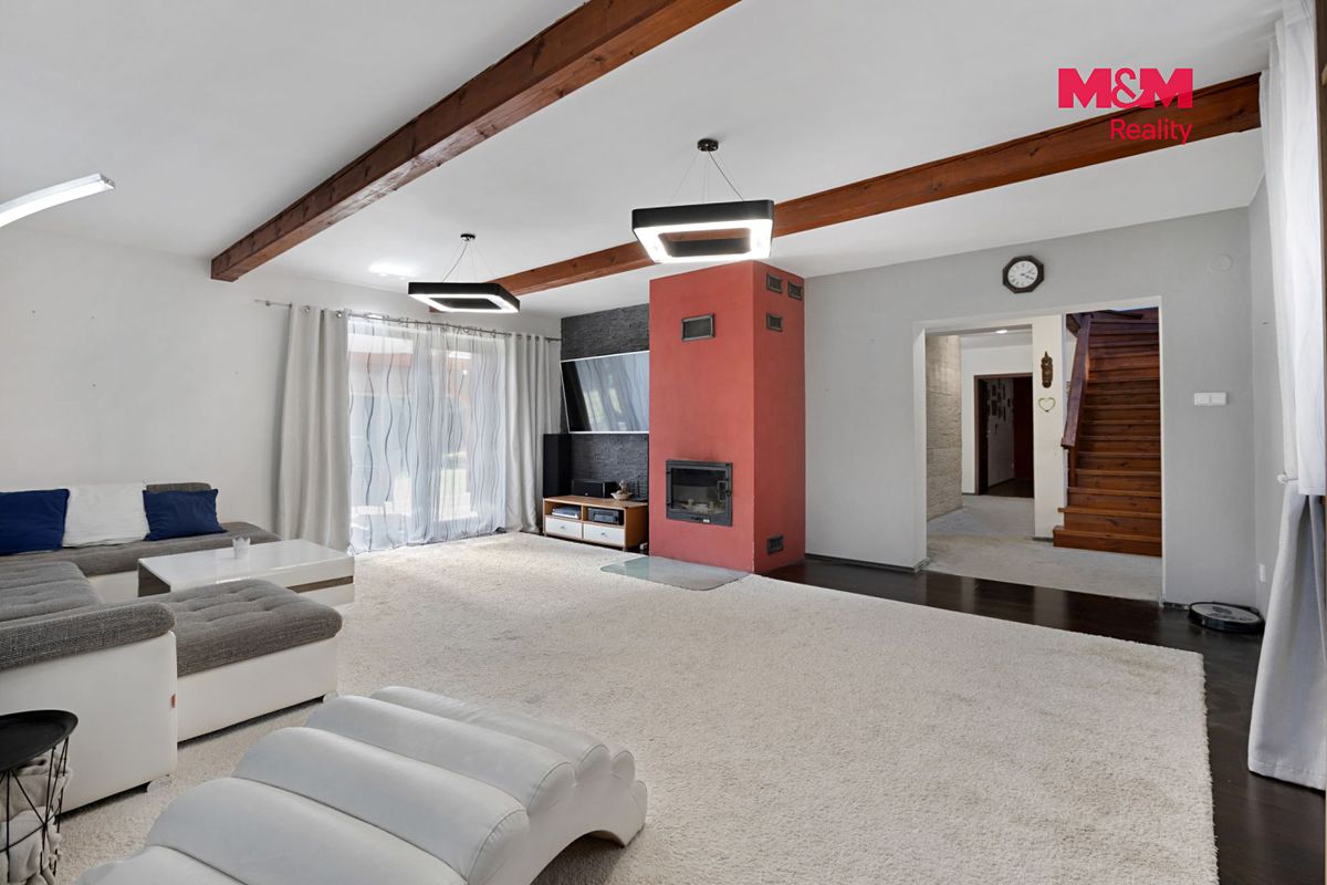 Prodej rodinného domu 210 m², pozemek 1040 m² – fotografie 4
