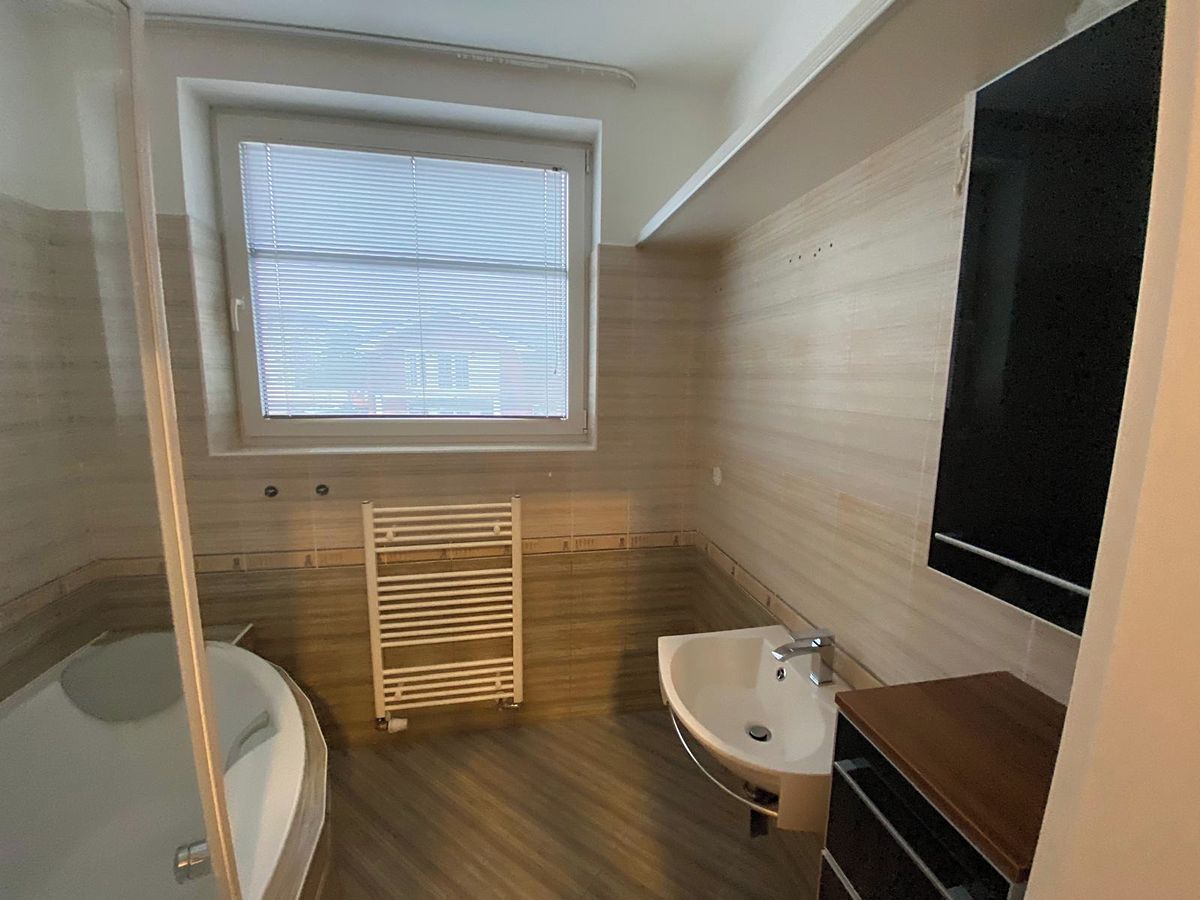 Pronájem bytu 3+kk 98 m² – fotografie 4