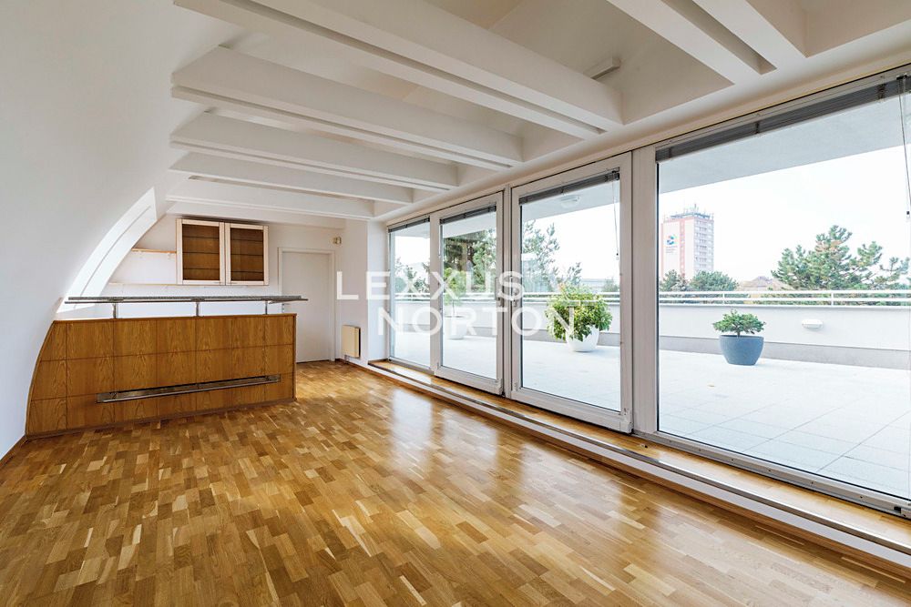 Pronájem rodinného domu 400 m², pozemek 300 m² – fotografie 5