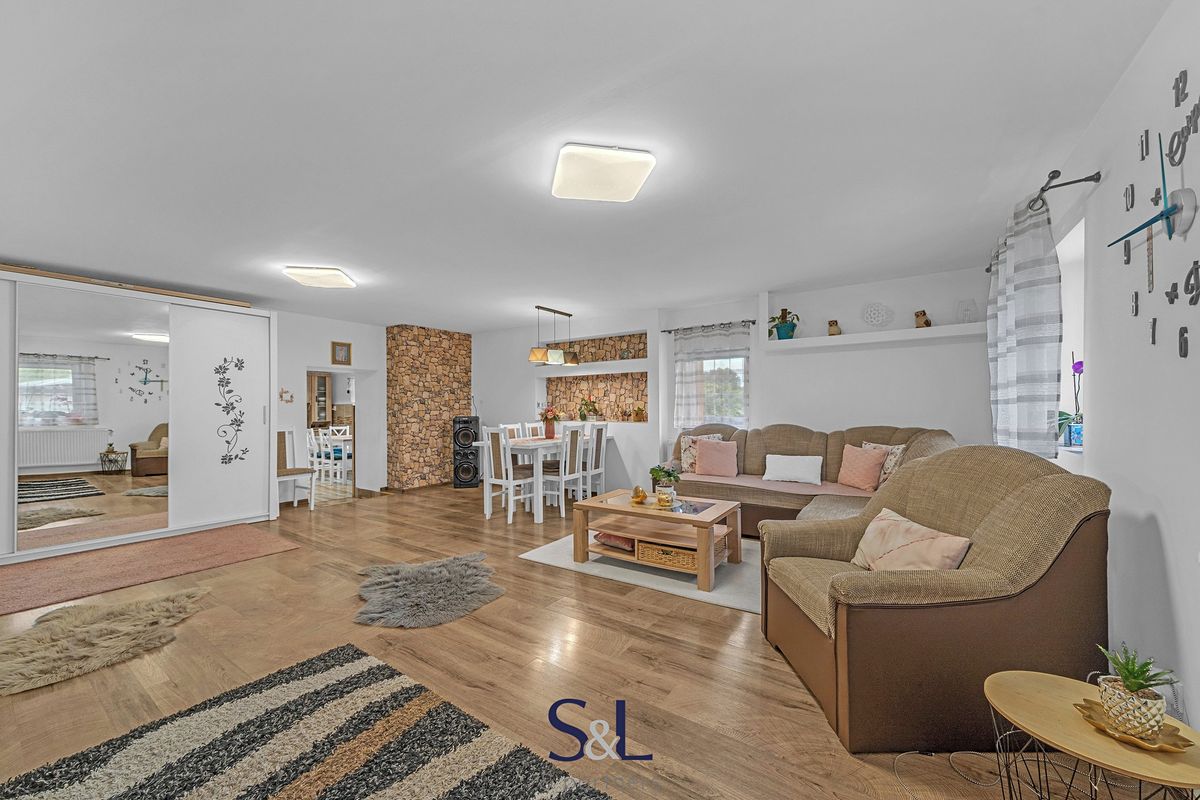 Prodej rodinného domu 180 m², pozemek 1497 m² – fotografie 2