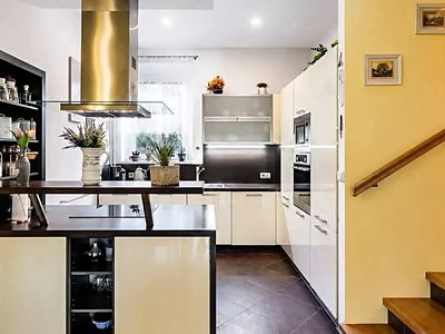Pronájem vily 1300 m², pozemek 1022 m²