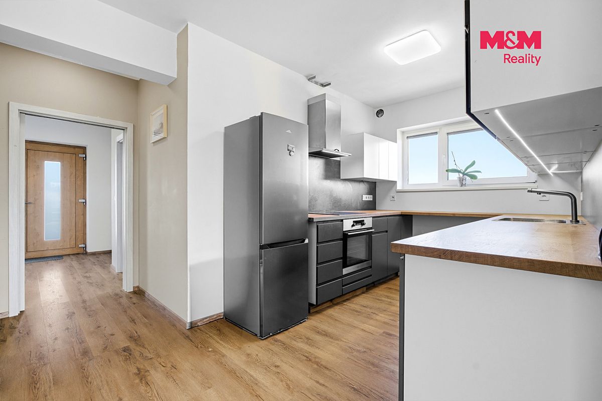 Prodej rodinného domu 226 m², pozemek 1580 m² – fotografie 5