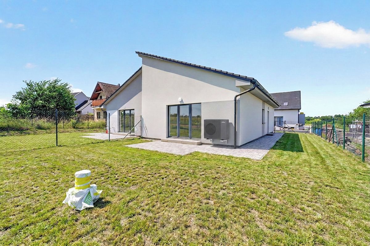 Prodej rodinného domu 74 m², pozemek 337 m² – fotografie 2