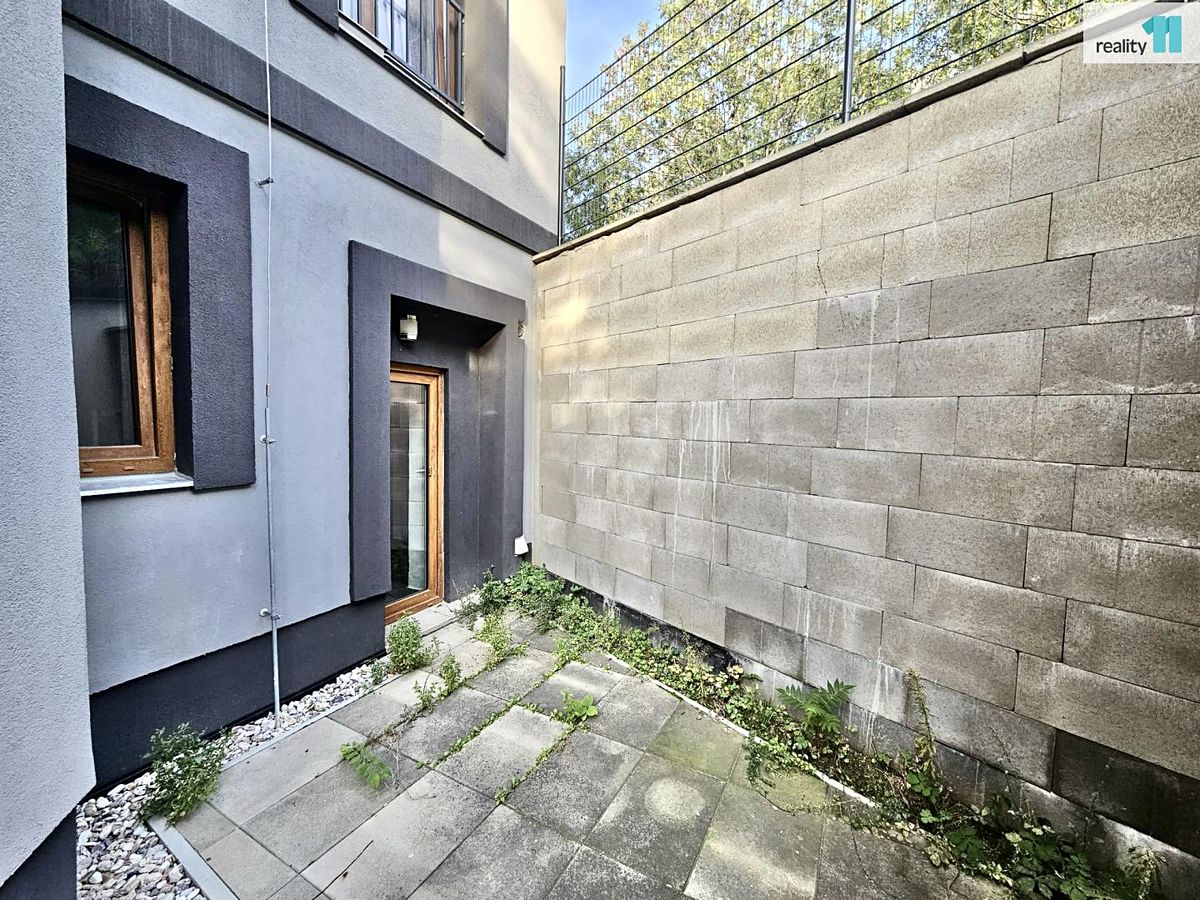 Pronájem bytu 1+kk 10 m² – fotografie 4