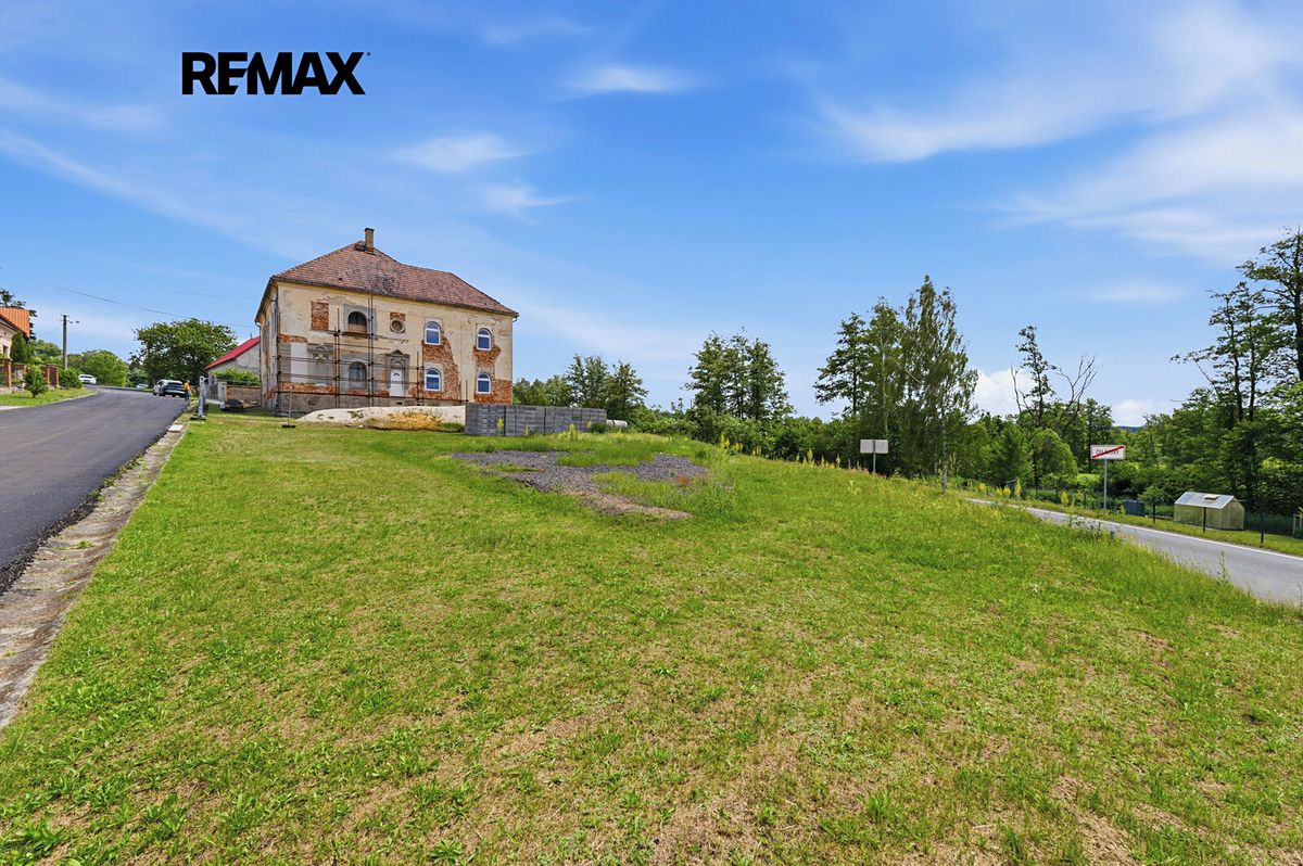 Prodej rodinného domu 735 m², pozemek 3134 m² – fotografie 2