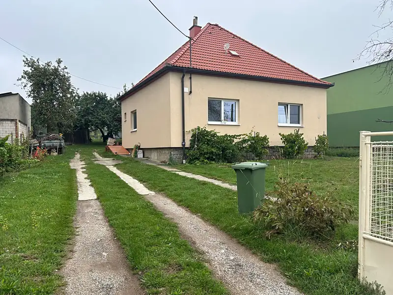 Pronájem rodinného domu 100 m², pozemek 1000 m², Medlovice – náhled fotky 1