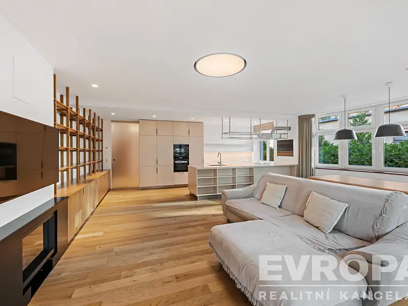 Pronájem bytu 4+kk 113 m², Praha – náhled fotky 1