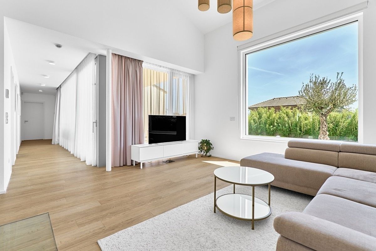 Prodej rodinného domu 145 m², pozemek 820 m² – fotografie 2