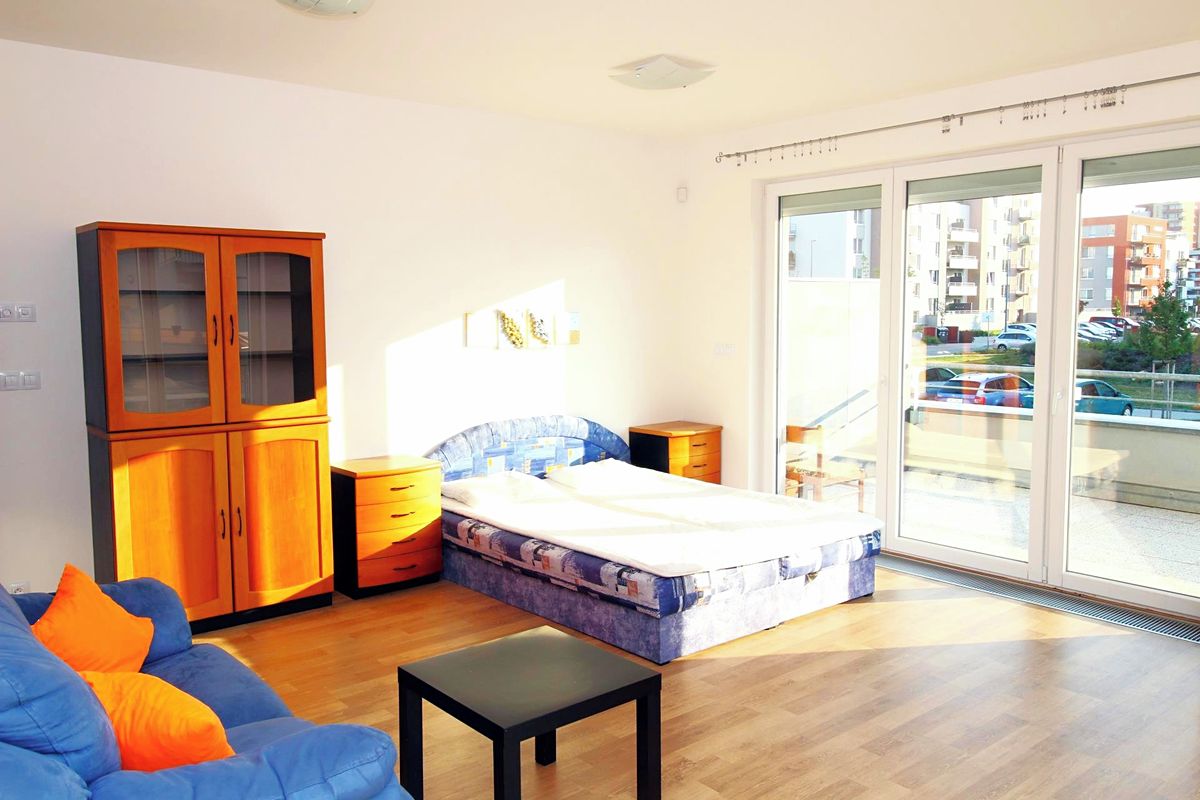 Pronájem bytu 1+kk 38 m² – fotografie 3