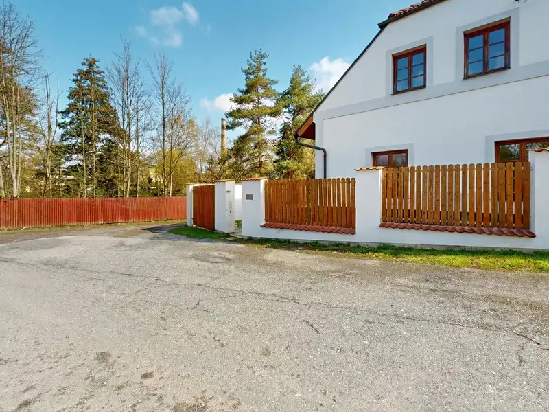 Prodej rodinného domu 317 m², pozemek 1233 m², Čáslav – náhled fotky 1