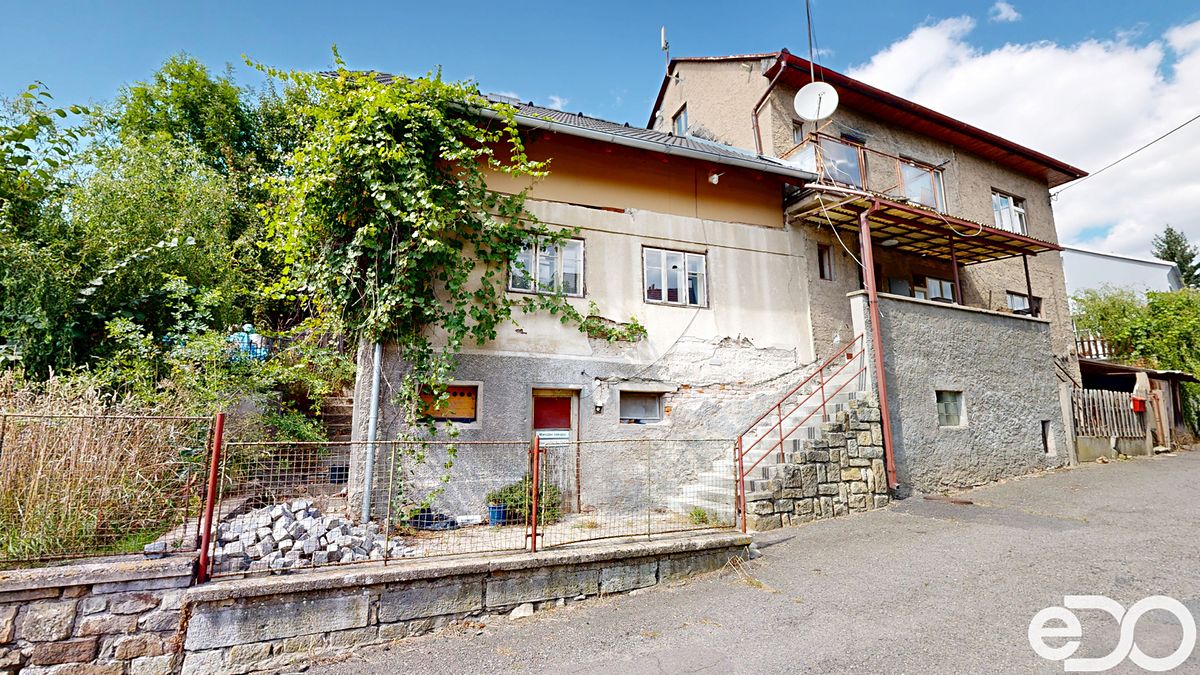 Prodej rodinného domu 228 m², pozemek 640 m² – fotografie 2