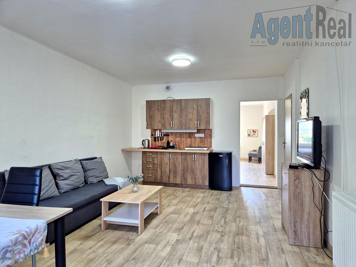 Prodej rodinného domu 168 m², pozemek 390 m² – fotografie 3