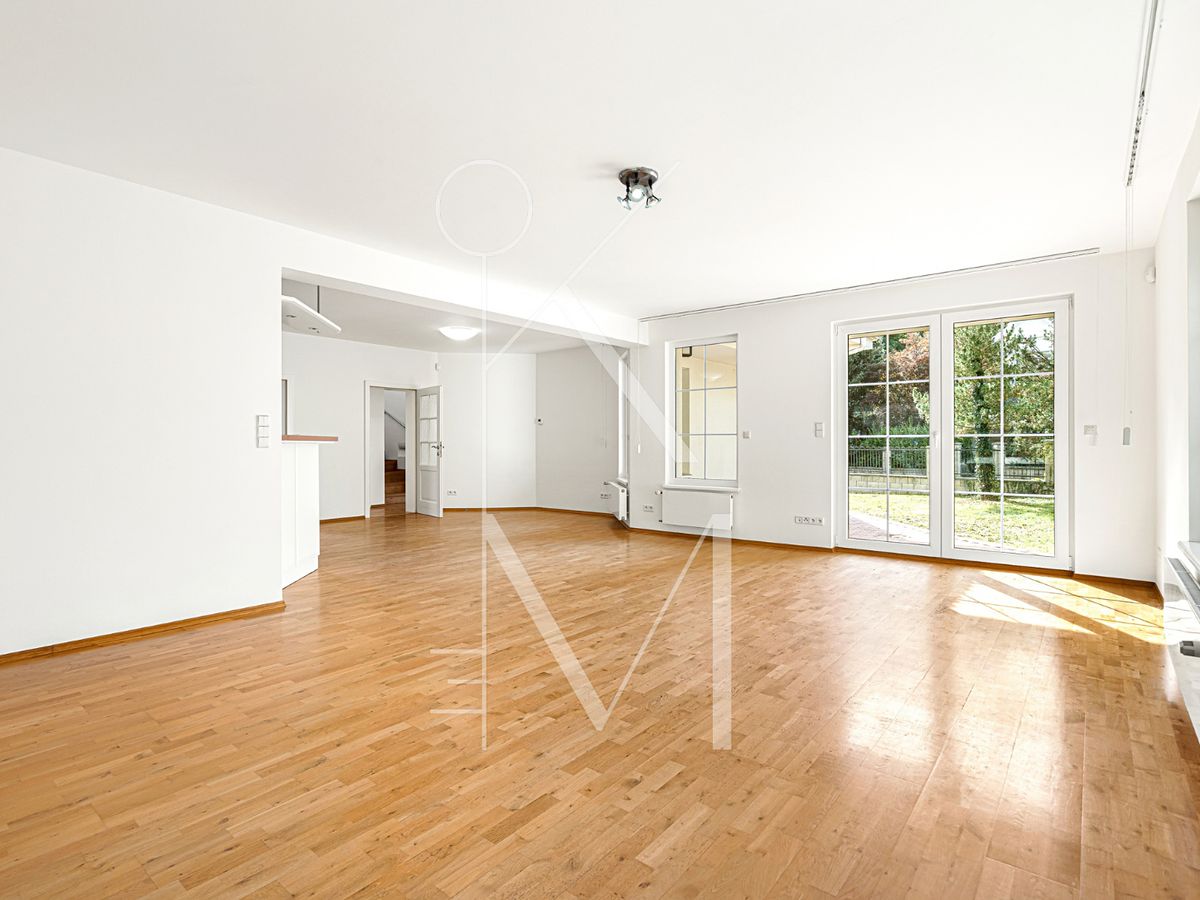 Pronájem rodinného domu 295 m², pozemek 720 m² – fotografie 2