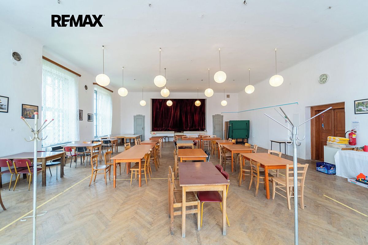 Prodej rodinného domu 500 m², pozemek 784 m² – fotografie 4
