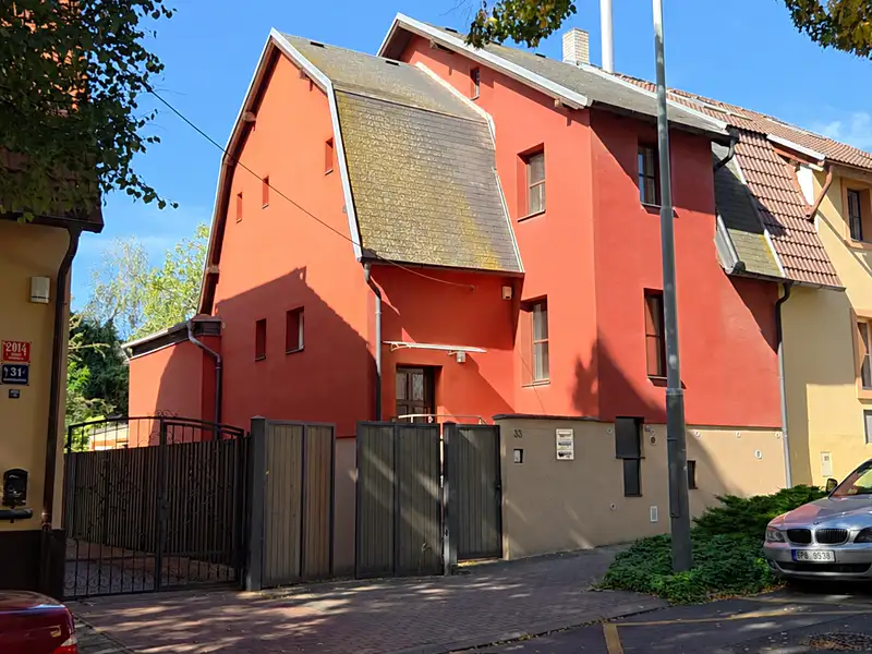 Prodej rodinného domu 160 m², pozemek 315 m², Praha – náhled fotky 2