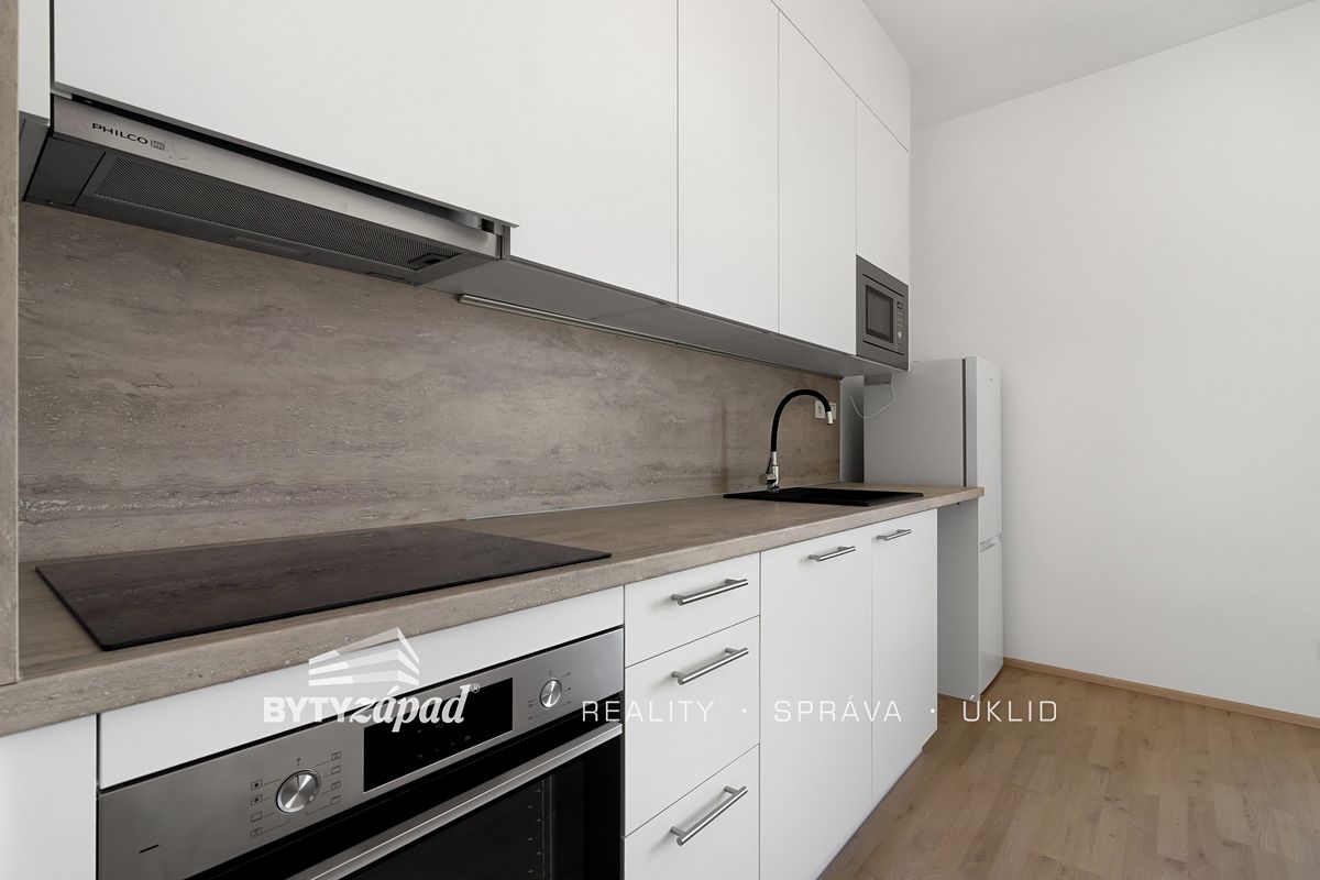 Pronájem bytu 1+kk 25 m² – fotografie 4