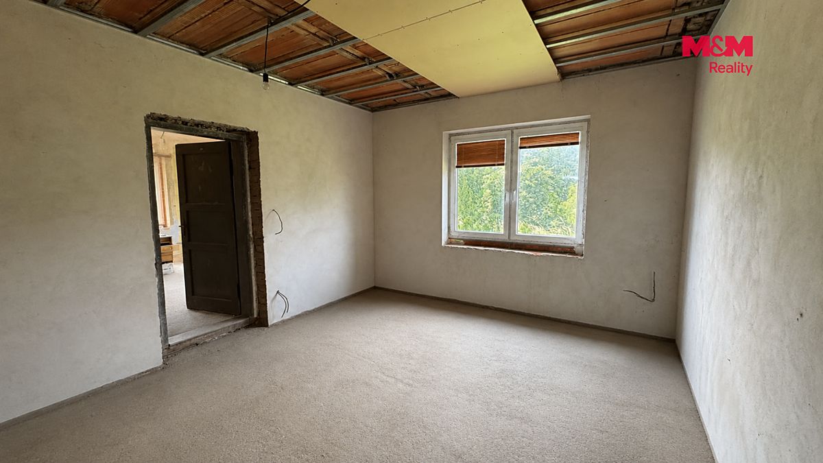 Prodej rodinného domu 250 m², pozemek 2135 m² – fotografie 5