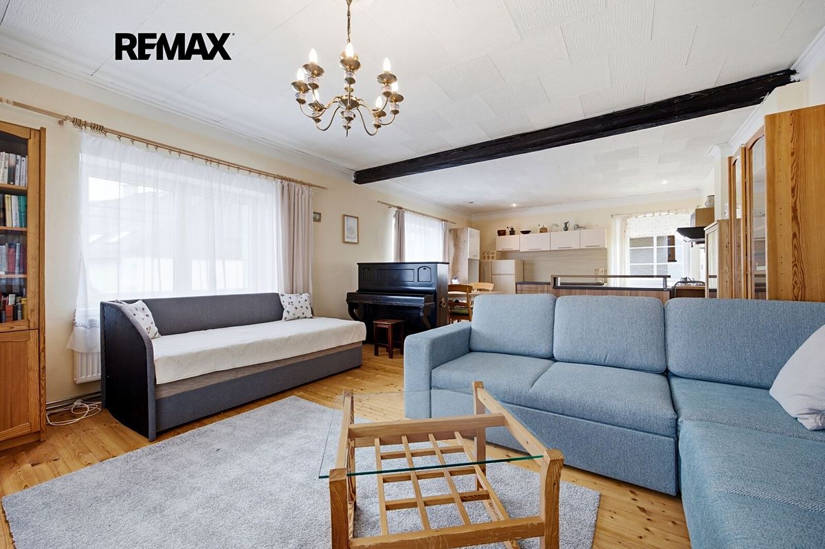 Prodej rodinného domu 220 m², pozemek 808 m² – fotografie 3