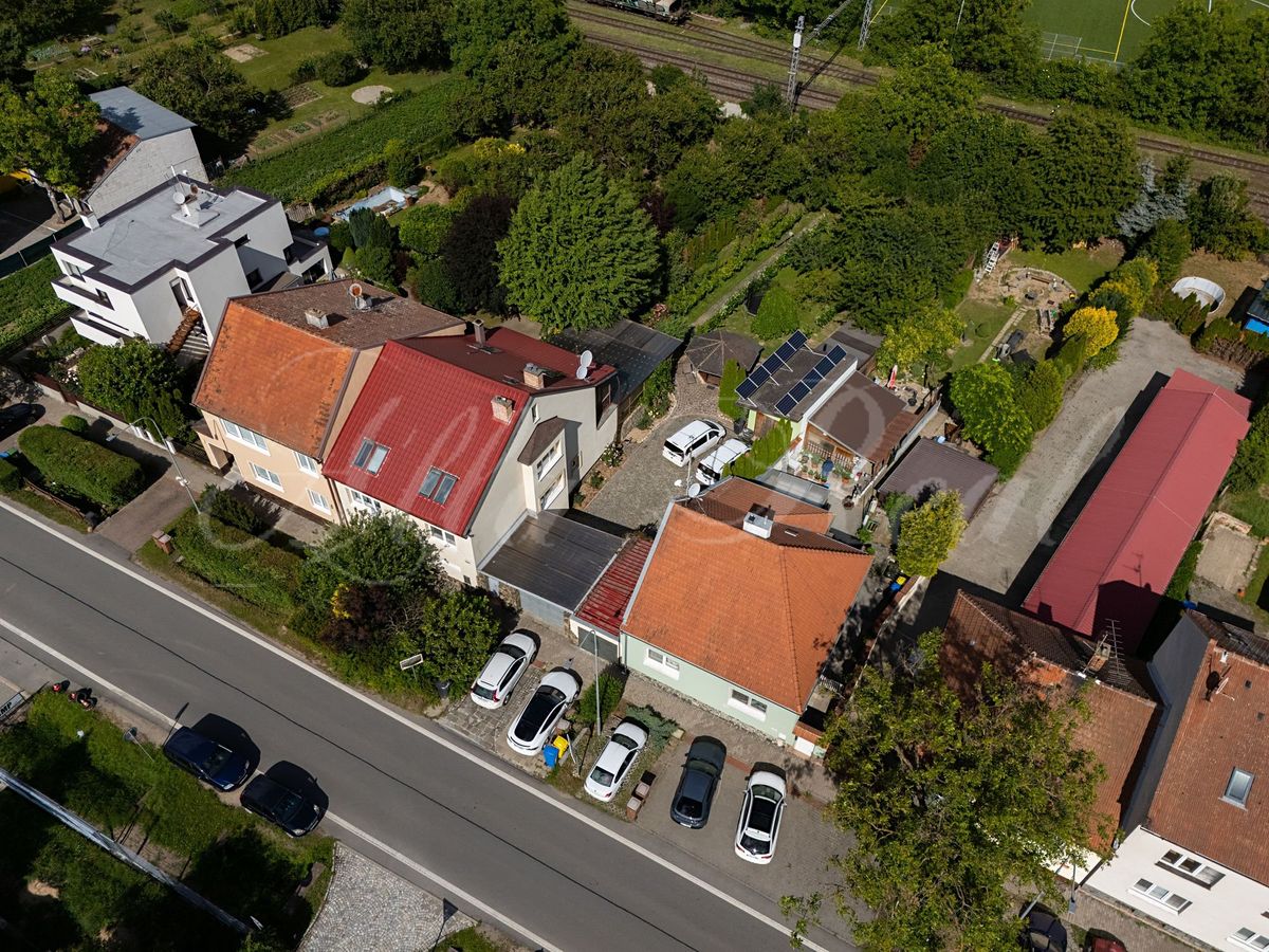 Prodej rodinného domu 371 m², pozemek 1670 m²
