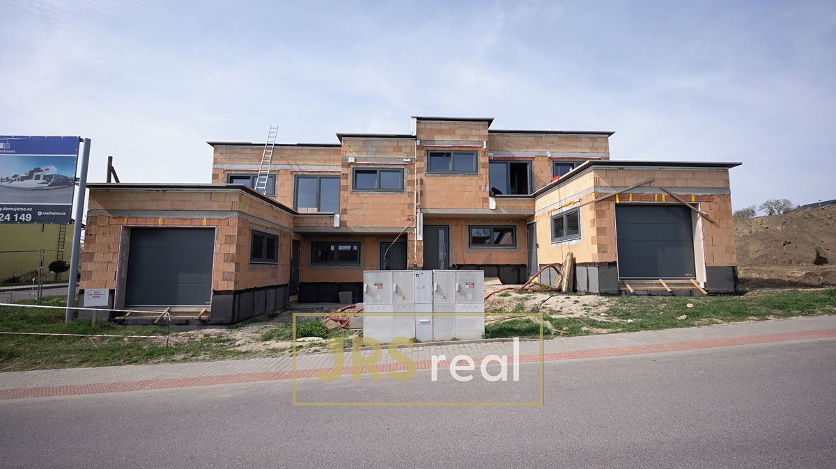 Prodej rodinného domu 216 m², pozemek 464 m²