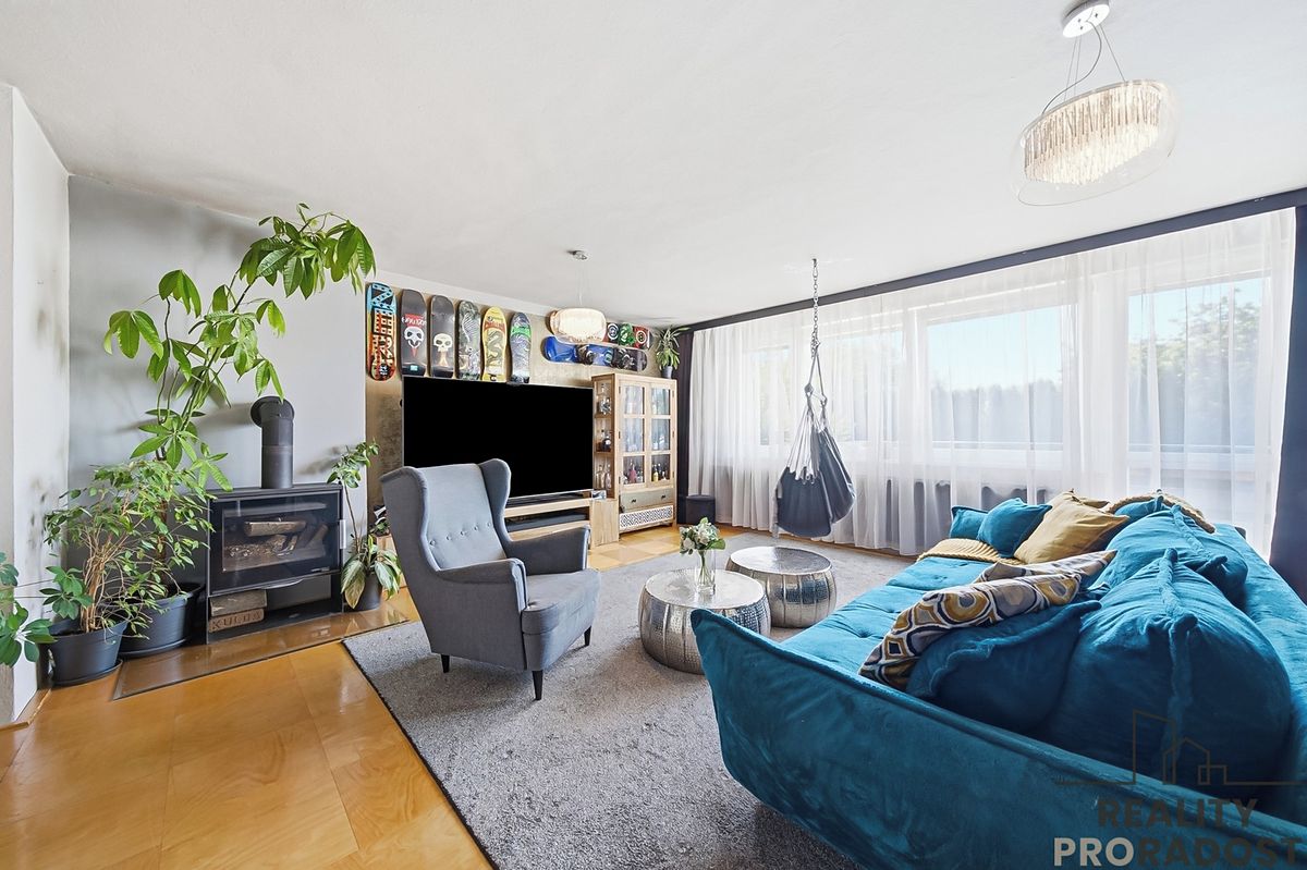 Prodej rodinného domu 213 m², pozemek 569 m² – fotografie 2