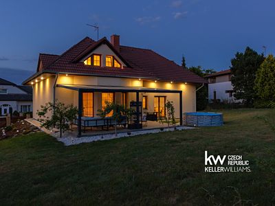 Prodej rodinného domu 203 m², pozemek 1141 m²