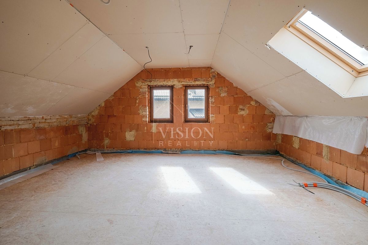 Prodej rodinného domu 134 m², pozemek 93 m² – fotografie 3