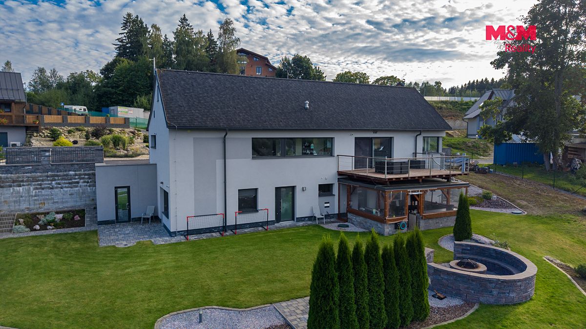 Prodej rodinného domu 225 m², pozemek 1913 m² – fotografie 2