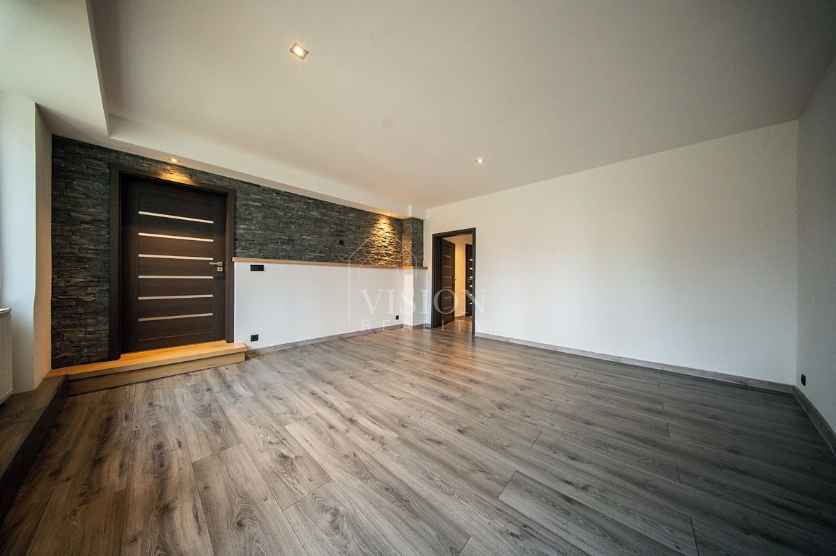 Prodej vícegeneračního domu 285 m², pozemek 339 m² – fotografie 4