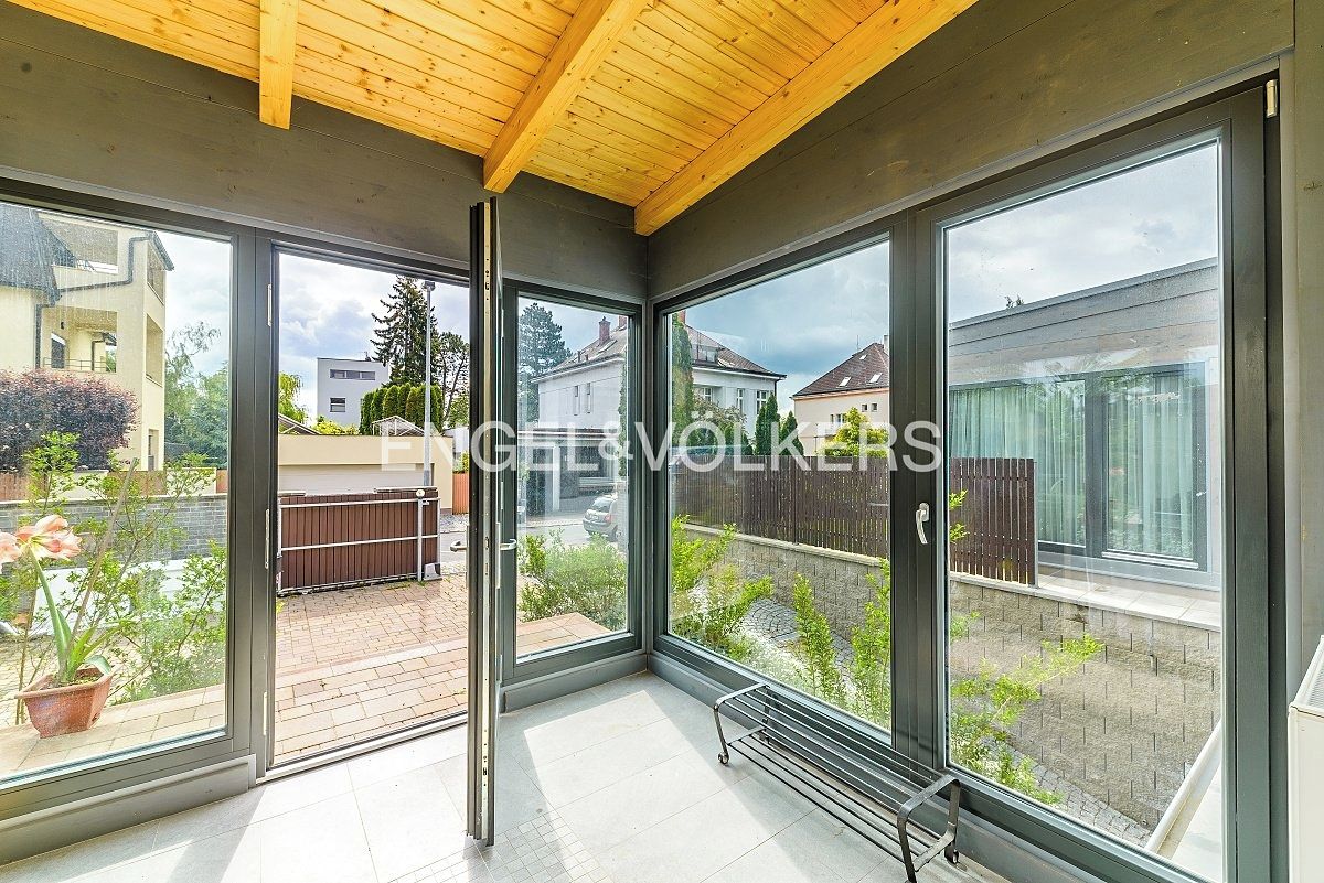 Pronájem rodinného domu 140 m², pozemek 218 m² – fotografie 3