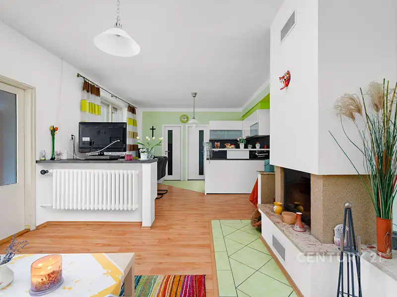 Prodej rodinného domu 165 m², pozemek 923 m², Uhřice – náhled fotky 1