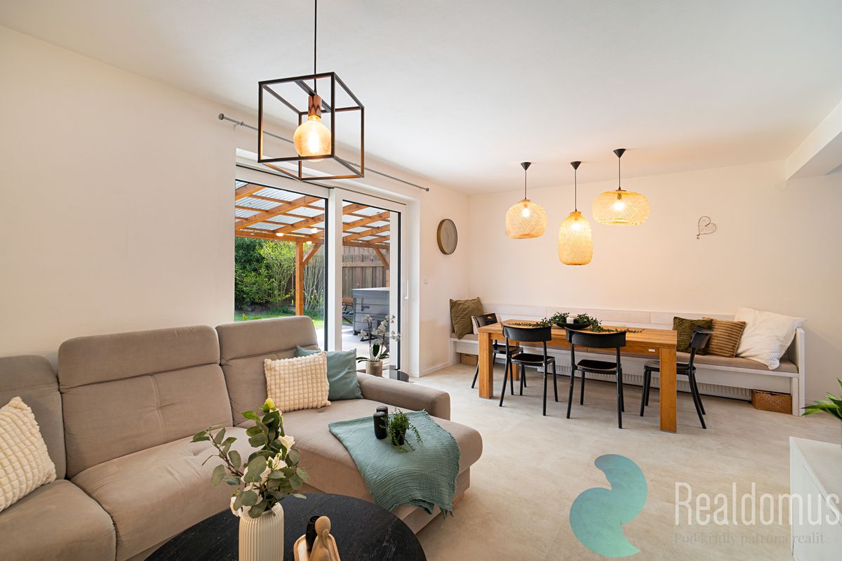 Prodej rodinného domu 144 m², pozemek 440 m² – fotografie 3