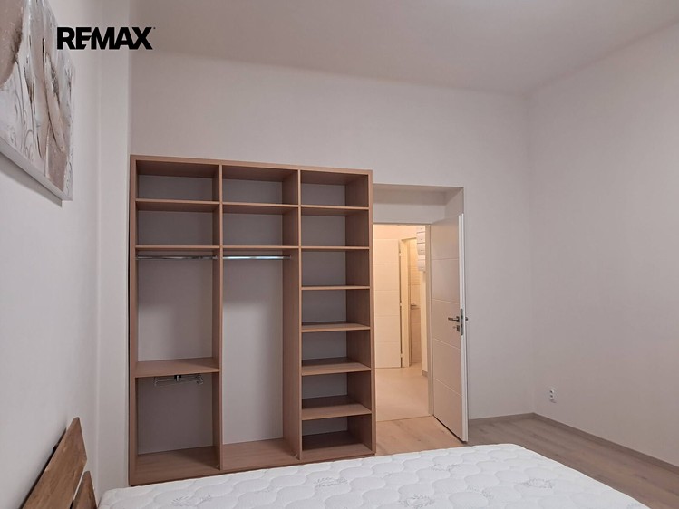 Pronájem bytu 3+kk, 65 m² (7 z 21)