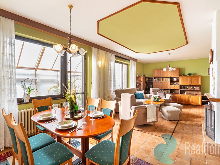 Haus zum Kauf, 235 m² (2 von 30)
