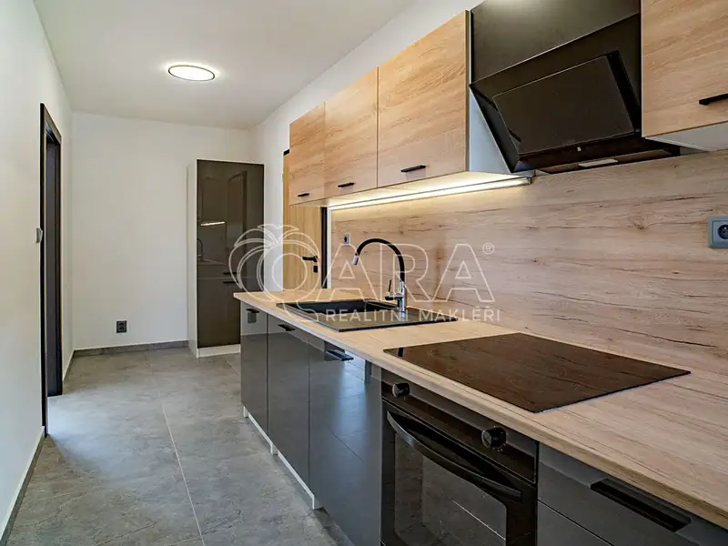 Pronájem bytu 3+1 58 m², Strakonice – náhled fotky 1