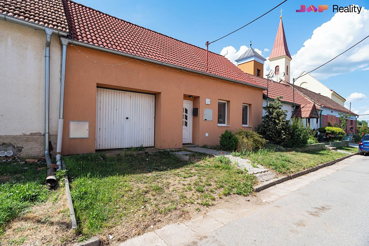 Prodej rodinného domu 139 m², pozemek 447 m² – fotografie 2