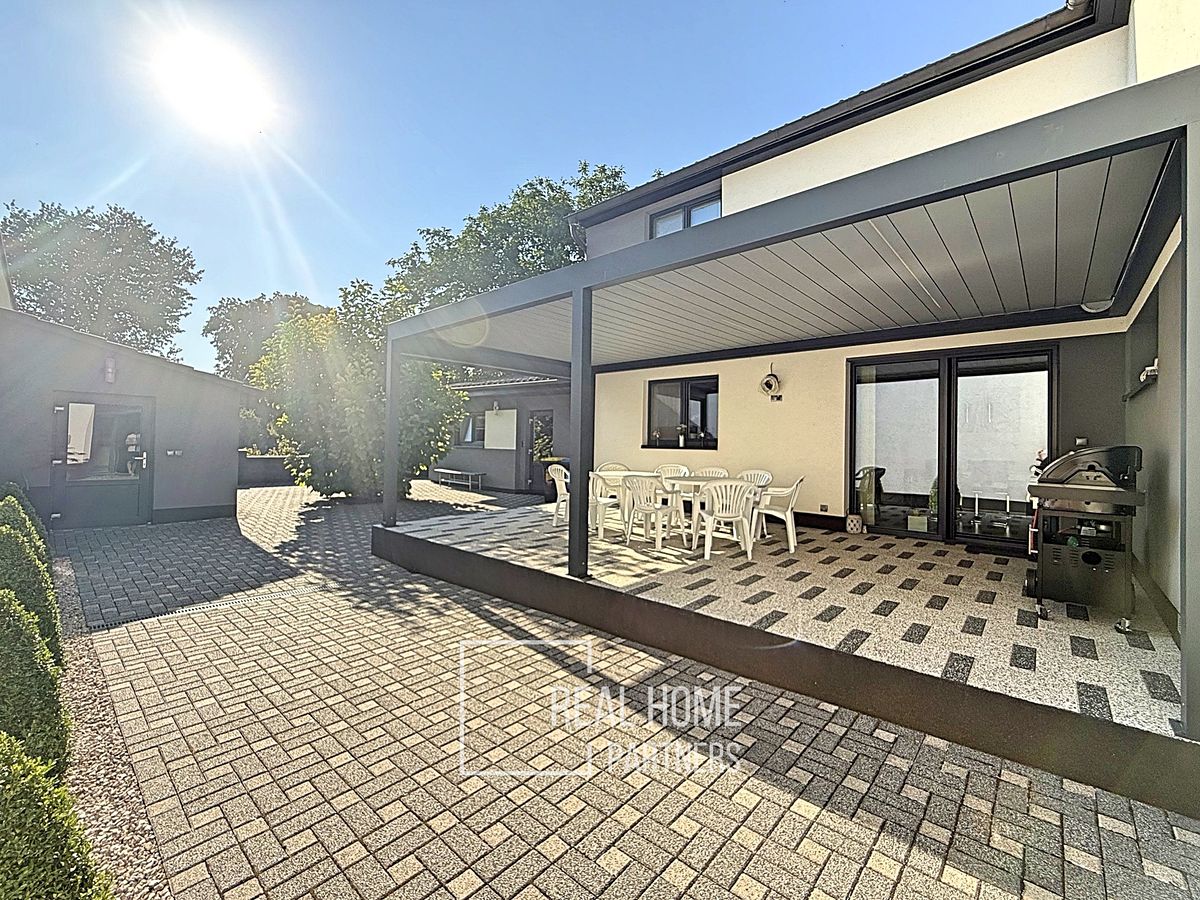 Prodej rodinného domu 240 m², pozemek 1131 m² – fotografie 4