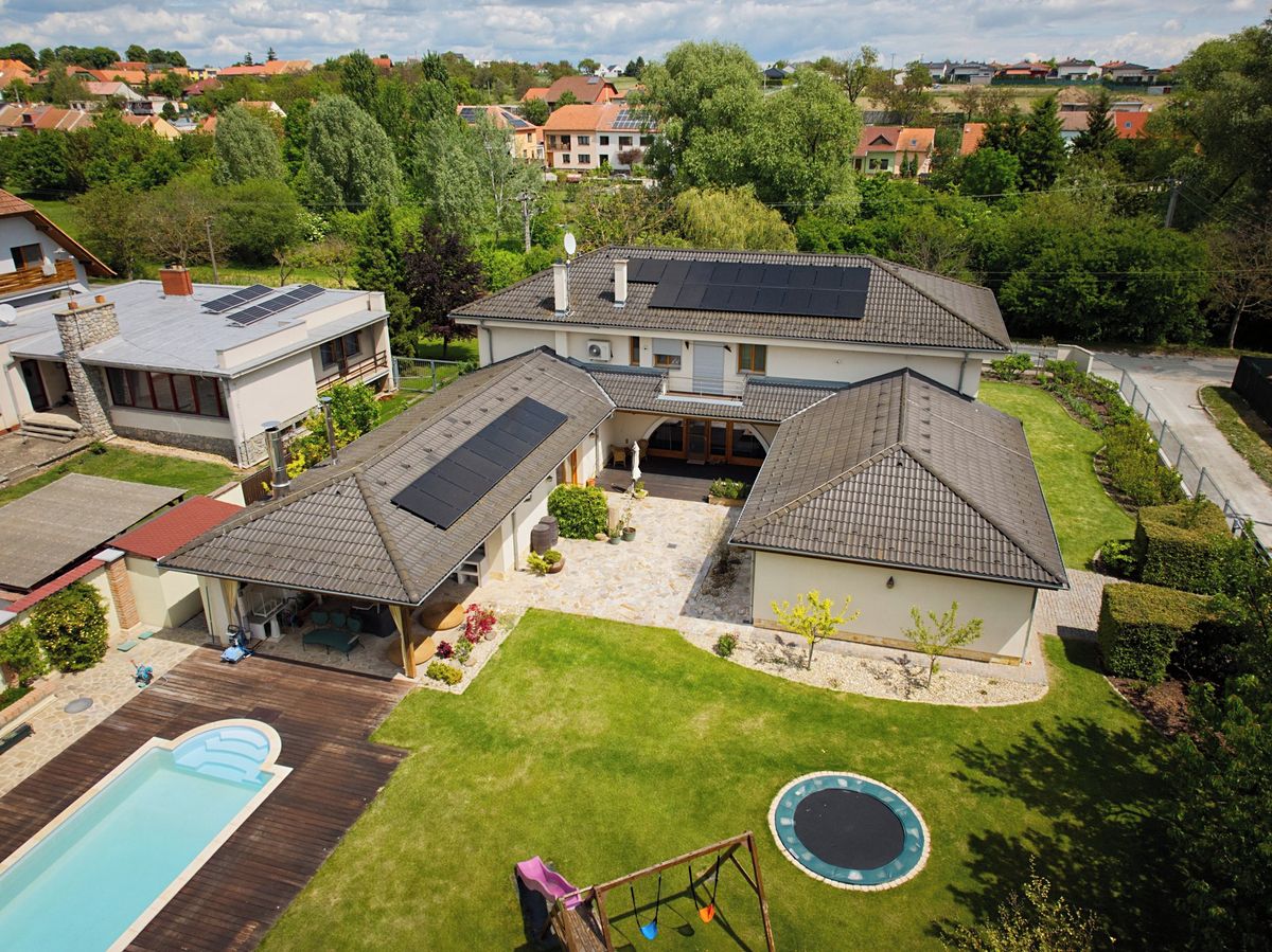 Prodej vily 376 m², pozemek 2273 m² – fotografie 2