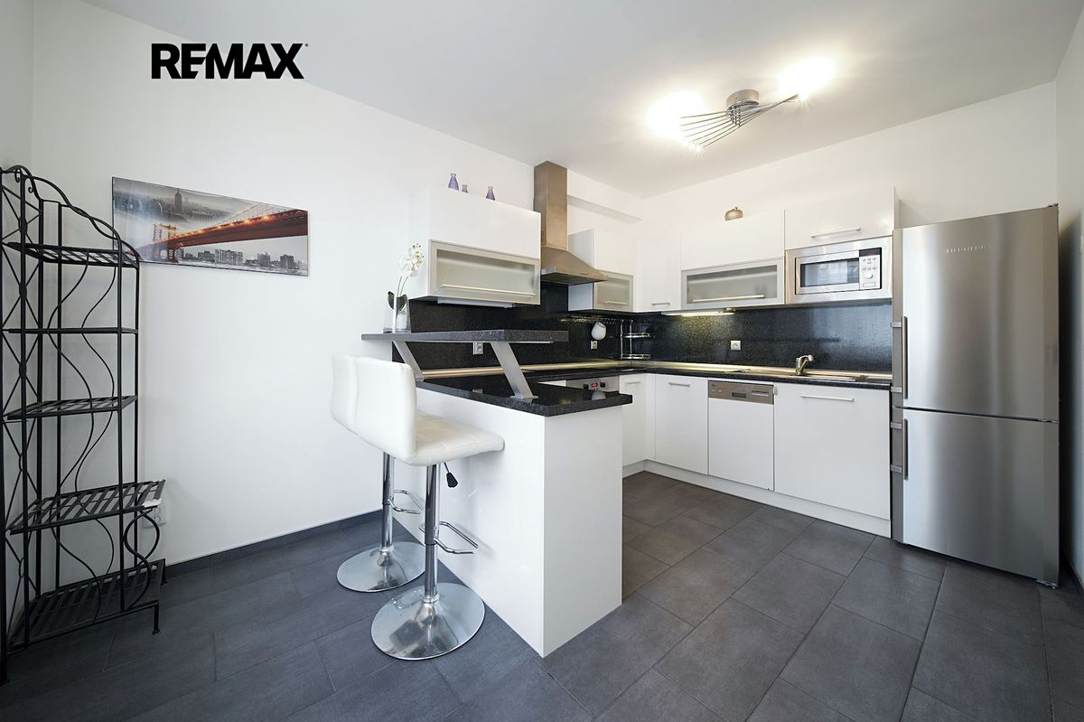 Pronájem bytu 2+1 65 m² – fotografie 3