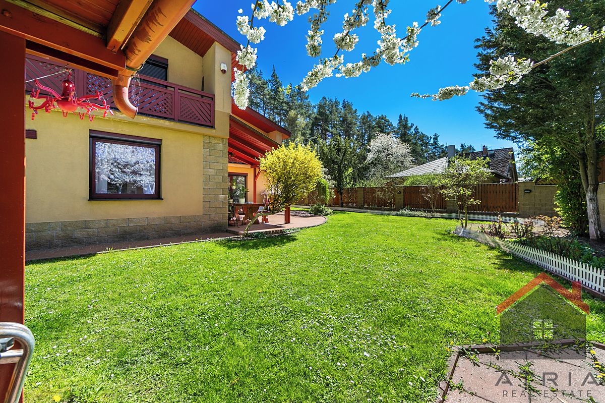 Prodej rodinného domu 274 m², pozemek 587 m² – fotografie 3